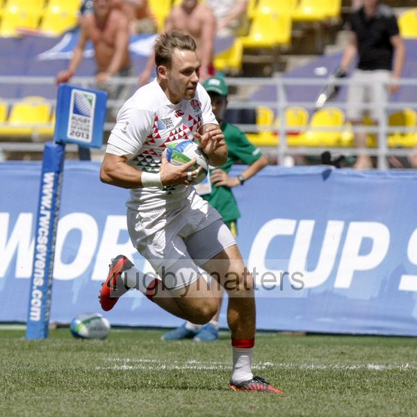 Christian Lewis-Pratt about to score a try for England in the Cup Quarter Final v Australia. IRB RWC 7s at Luzhniki Stadium, Moscow, 30th June 2013