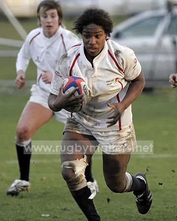 Maggie Alphonsi sets up another England attack