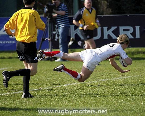 Charlotte Barras flies in for a try for England against France
