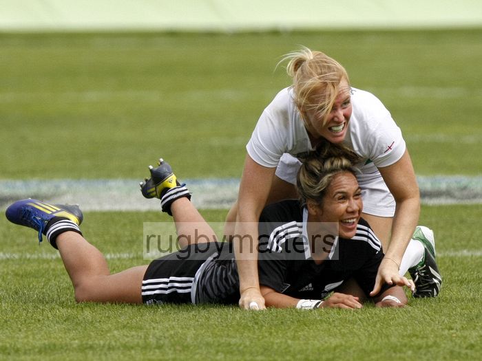Michaela Staniford for England tackles Huriana Manuel for New Zealand in the Cup Quarter Final. IRB RWC 7s at Luzhniki Stadium, Moscow, 30th June 2013