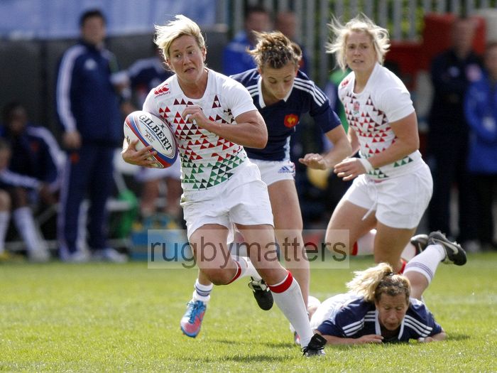 Claire Allan in action for England. Womens International Invitational tournament at the Marriott London Sevens. At Cardinal Vaughan and Twickenham Stadium, Whitton Road, Twickenham. On 11th May 2013.