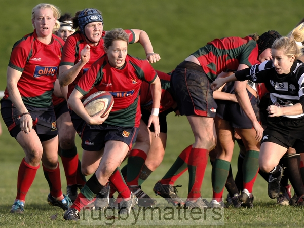 Natasha Hunt carries the ball from the back of a maul.