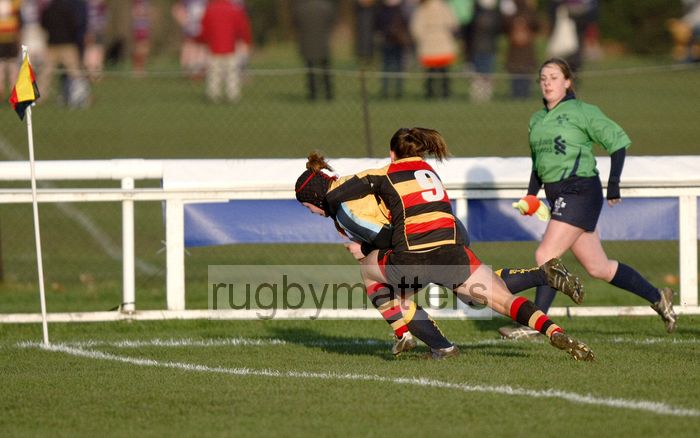 Laura Keates dives towards the line to score a try with Fiona davidson attempting to stop her. Richmond v Worcester, 13th January 2013, The Athletic Ground, Twickenham Road, London.