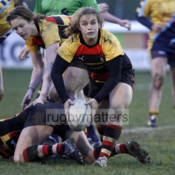 Fiona Davidson passes the ball out from a ruck. Richmond v Worcester, 13th January 2013, The Athletic Ground, Twickenham Road, London.