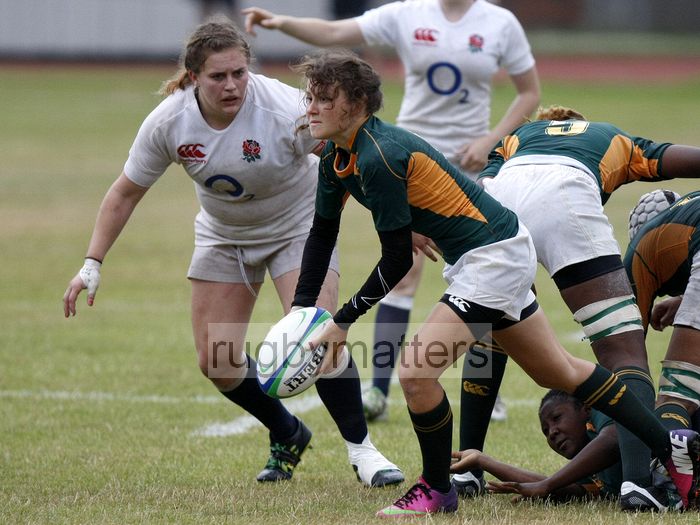 Tayla Kingsey passes the ball from the back of a ruck. England v South Africa in the U20's Nations Cup 3rd/4th place, Trent College, Derby Road, Long Eaton, Nottingham, 21st July 2013, kick off 1400.