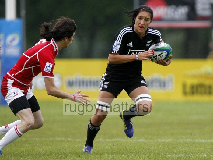 Sarah Goss in action for New Zealand. IRB Women's Sevens World Series at Amsterdam Sevens, National Rugby Centre, Amsterdam, 17th May 2013