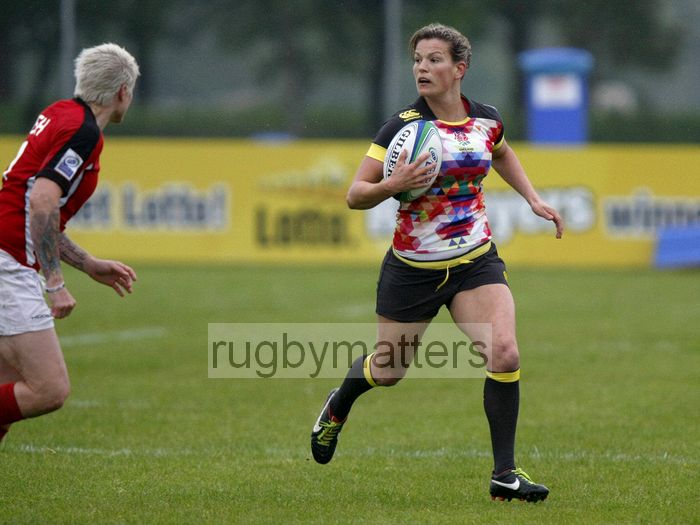 Abi Chamberlain in action for England 14 - 0 Canada, Pool B Match. IRB Women's Sevens World Series at Amsterdam Sevens, National Rugby Centre, Amsterdam, 17th May 2013