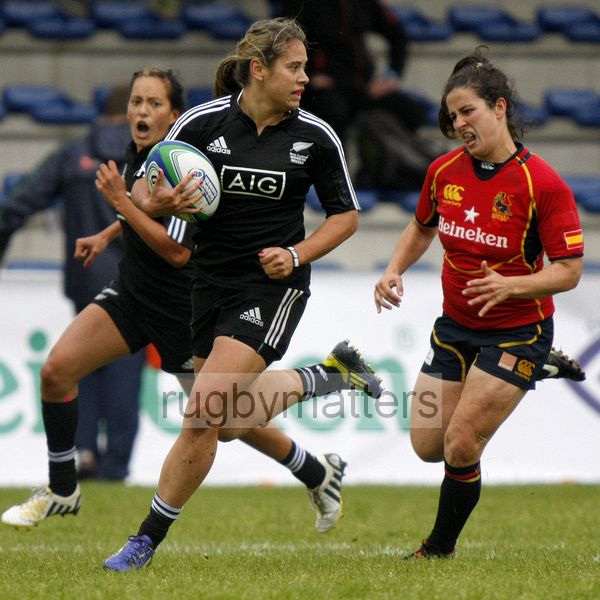 Kayla McAlister in action for New Zealand. IRB Women's Sevens World Series at Amsterdam Sevens, National Rugby Centre, Amsterdam, 18th May 2013