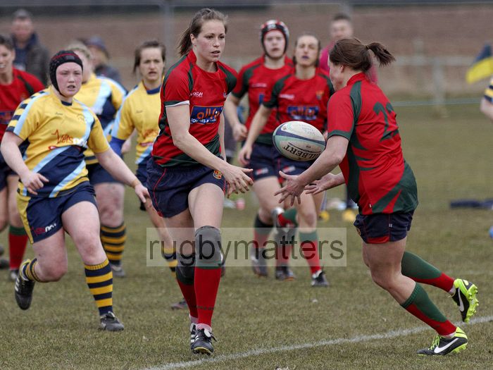 Emily Scarratt makes a cute pass. Worcester v Lichfield at Sixways, Pershore Lane, Hindlip, Worcester on 7th April 2013 KO 1430.