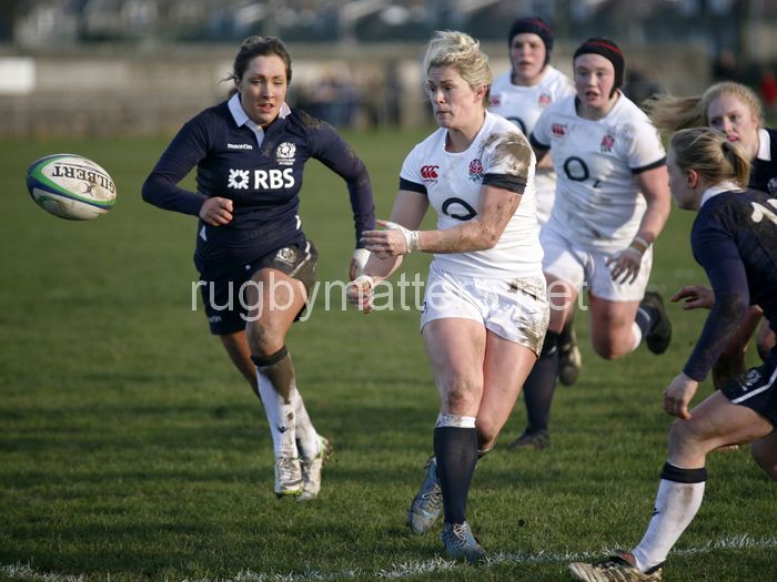 Rachael Burford makes the final pass to set up Lydia Thompson's try. Scotland Women v England Women in the Six Nations 2014 at Rubislaw, Aberdeen, Scotland on Sunday 9th February 2014, kick off 1400