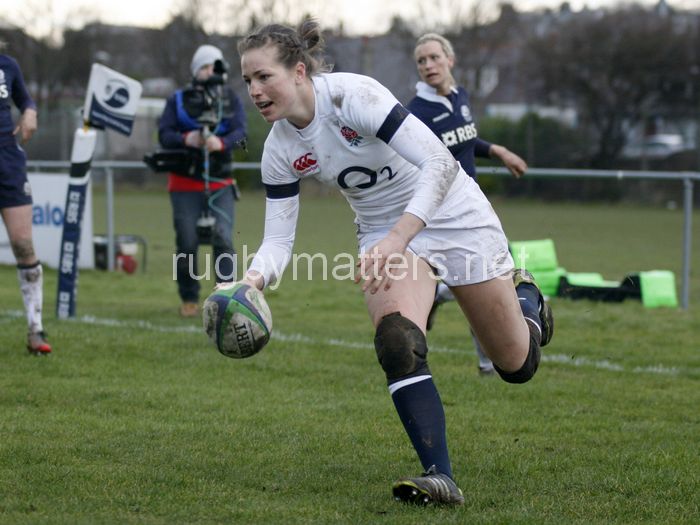 Emily Scarratt crosses the line to score a try. Scotland Women v England Women in the Six Nations 2014 at Rubislaw, Aberdeen, Scotland on Sunday 9th February 2014, kick off 1400