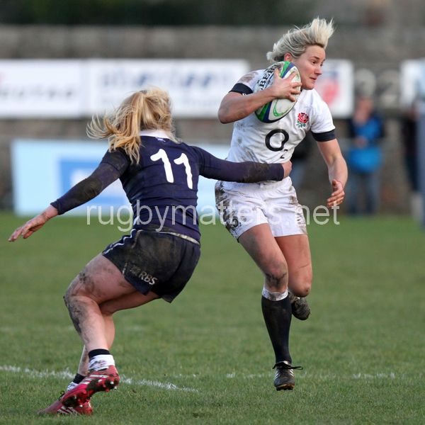 Claire Allan in action. Scotland Women v England Women in the Six Nations 2014 at Rubislaw, Aberdeen, Scotland on Sunday 9th February 2014, kick off 1400