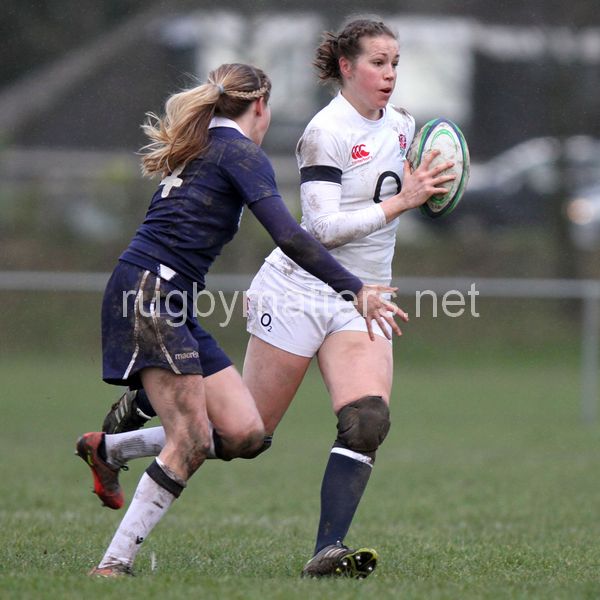 Emily Scarratt in action. Scotland Women v England Women in the Six Nations 2014 at Rubislaw, Aberdeen, Scotland on Sunday 9th February 2014, kick off 1400